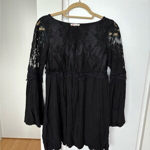 L'ATISTE Black Textured Dress